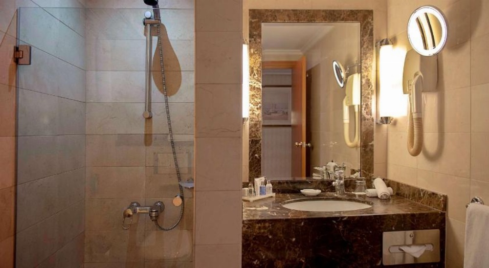 Radisson Blu Martinez Hotel Beirut Image 16